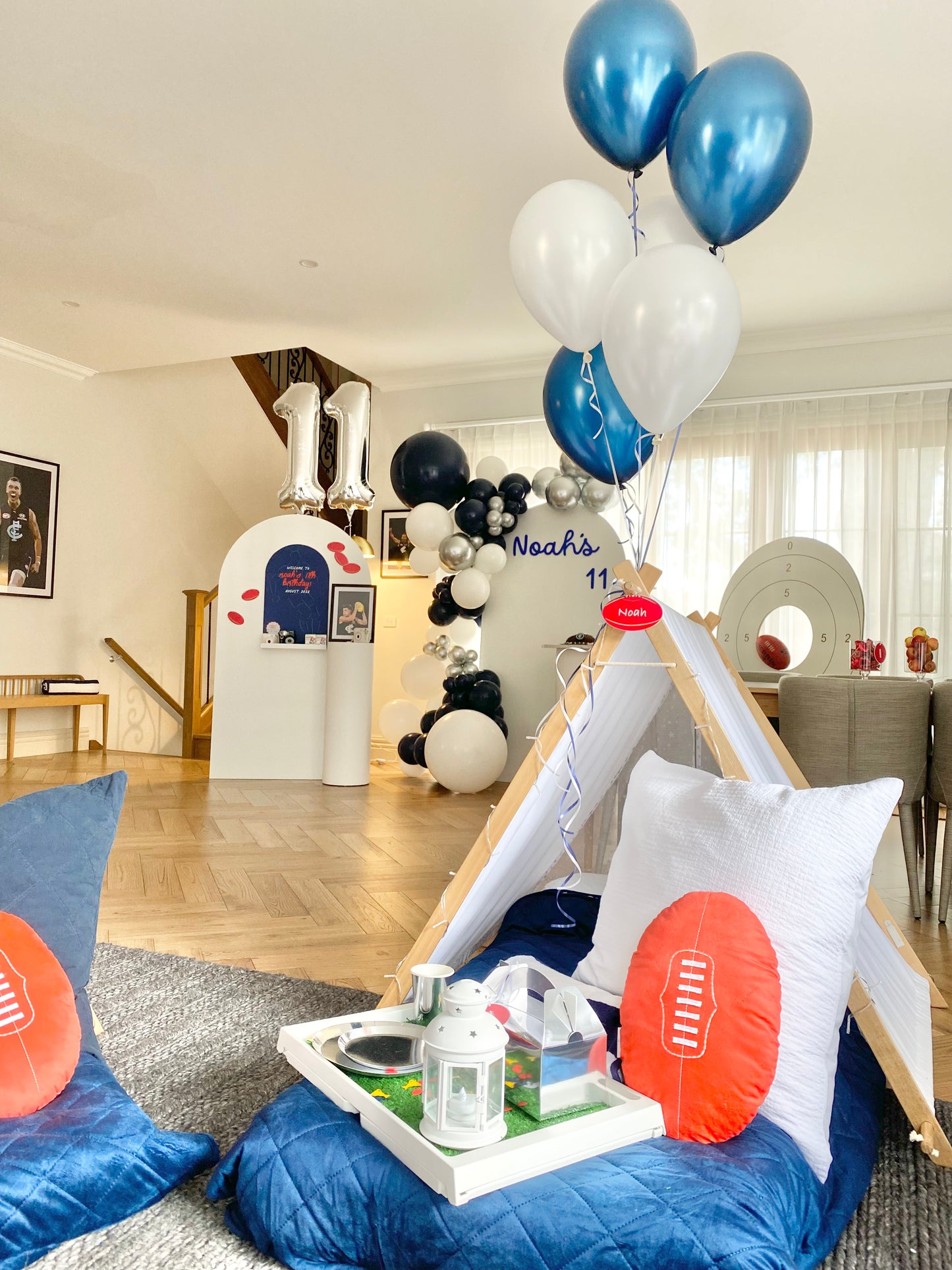 Let’s kick off balloon garland